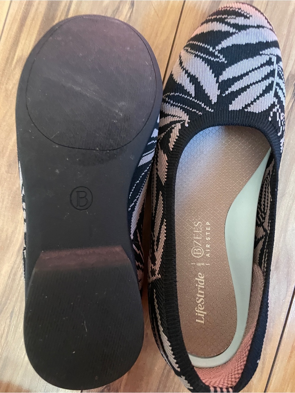 Life Stride Women's Slip-On Flats in Black and cream size  6.5 - Picture 4 of 6